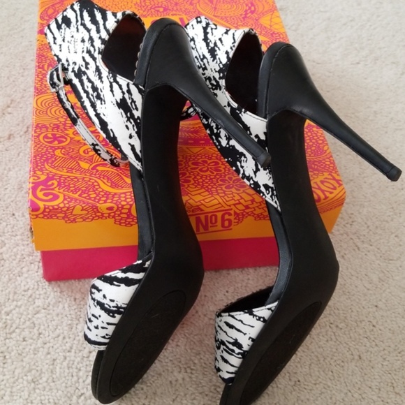 Black and White Sandals - Picture 7 of 8